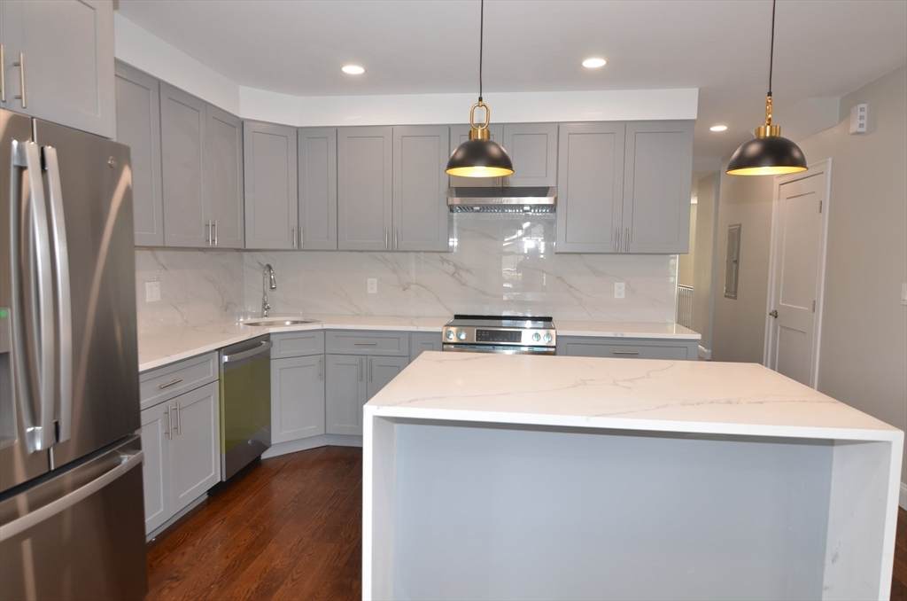 187 Calumet St - Photo 1