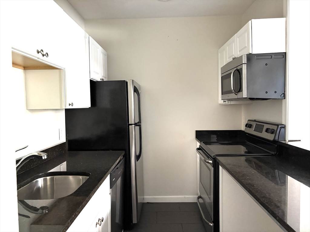 202 H St - Photo 1