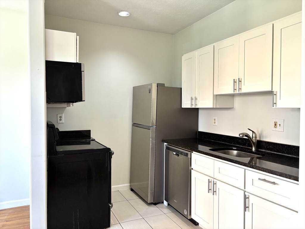 204 H St - Photo 1