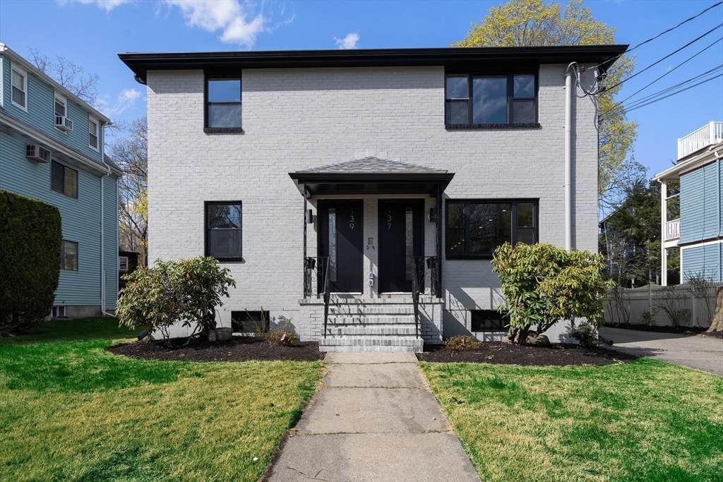 137 Crafts Street - Photo 1