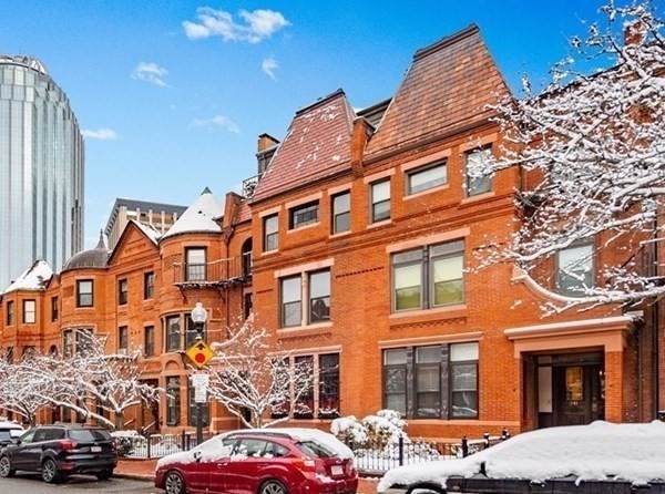 241 West Newton Street - Photo 1