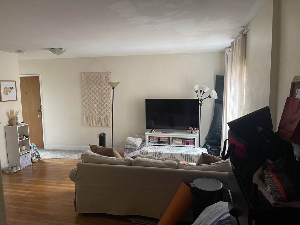 2016 Commonwealth Avenue - Photo 1