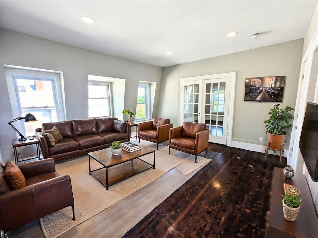31 Oberlin St - Photo 1