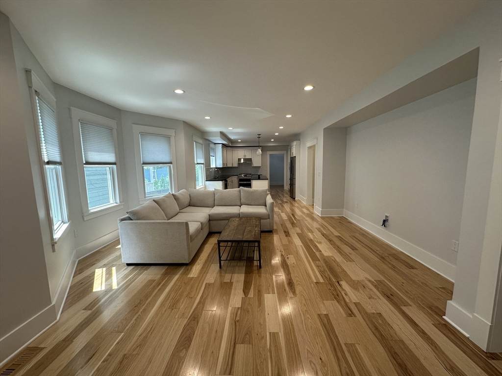 90 Bartlett St - Photo 1