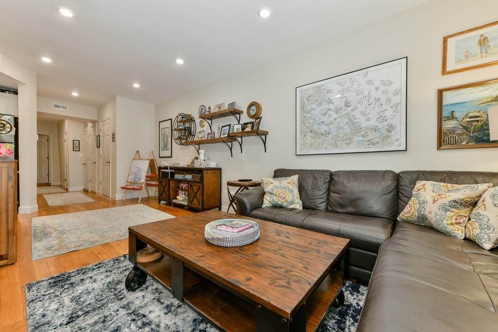 230 Saratoga St - Photo 1