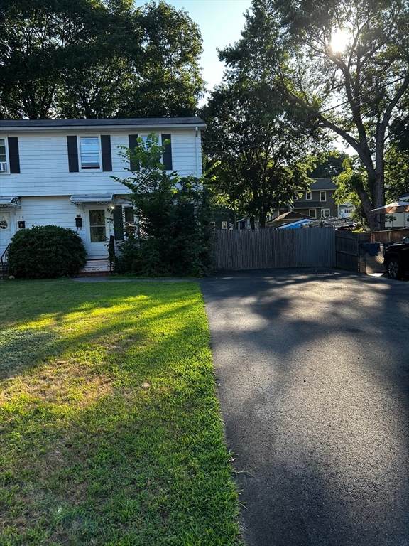 114 Henshaw St - Photo 1