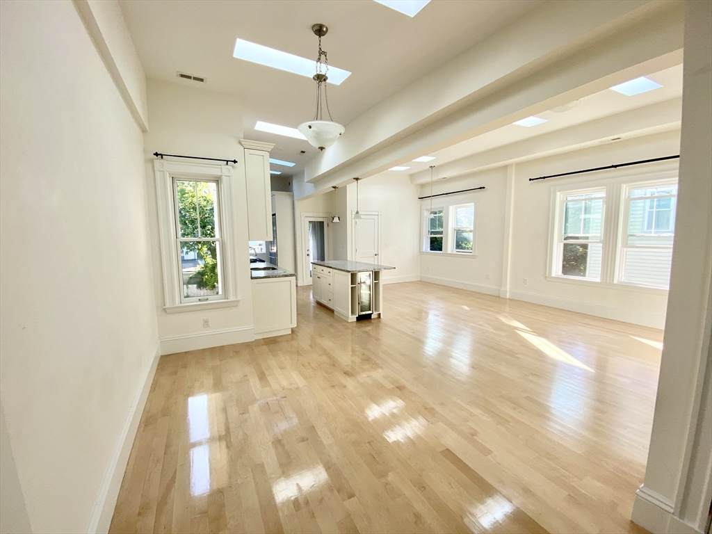 24 Hall St - Photo 1