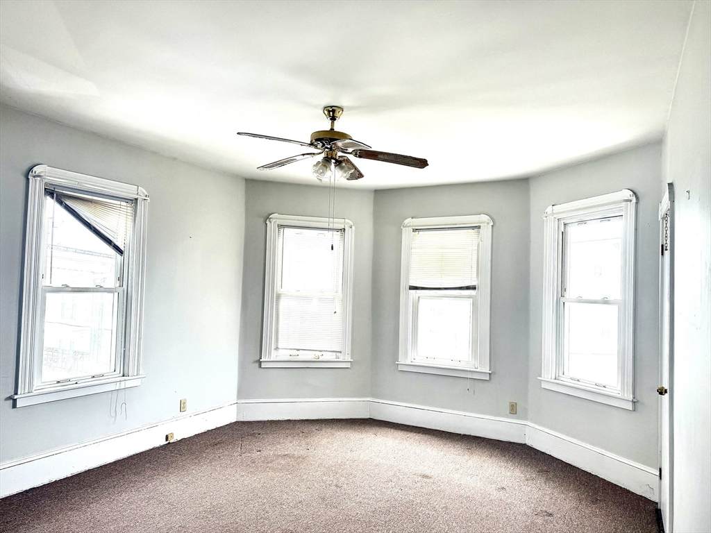 87 Hathaway St - Photo 1