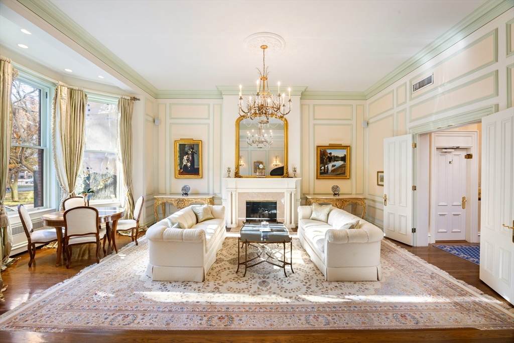 129 Commonwealth Avenue - Photo 1
