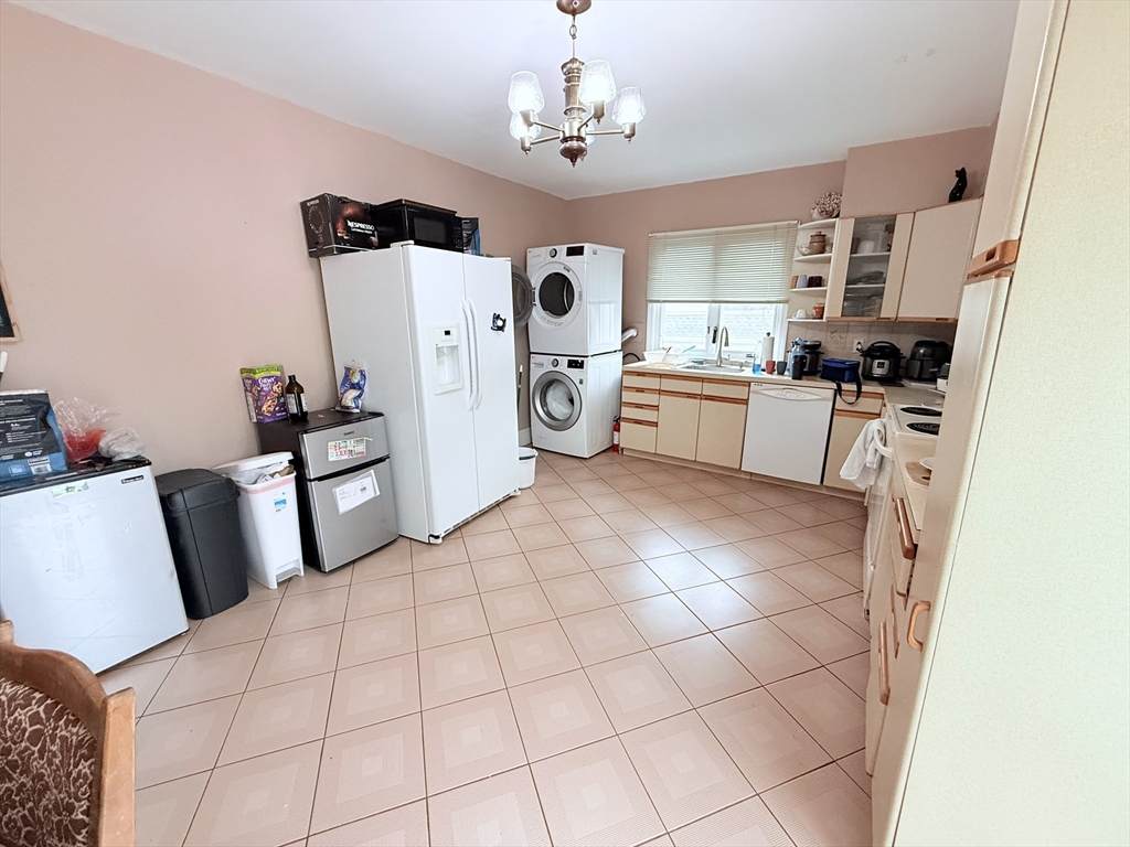 208 Rawson - Photo 1