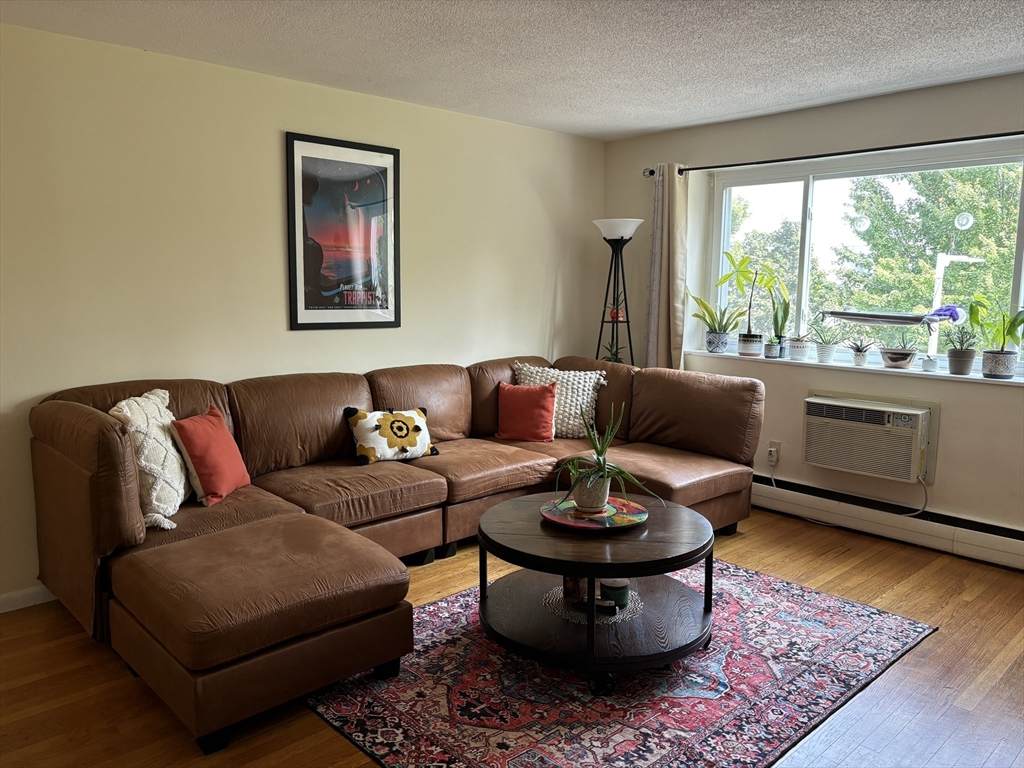 2089 Dorchester Ave - Photo 1