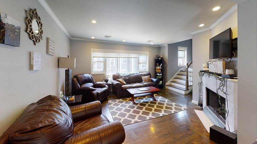 329 West 4th - Photo 1