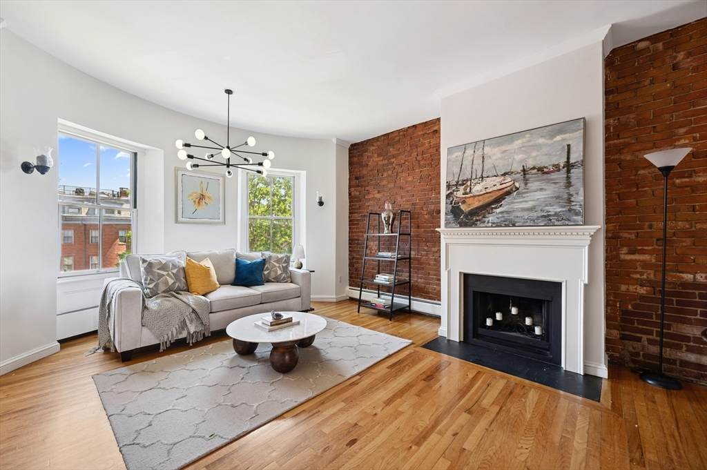 1 Worcester Square - Photo 1