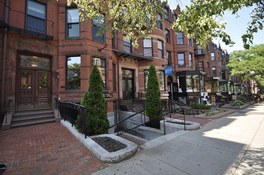 218 Newbury Street - Photo 1