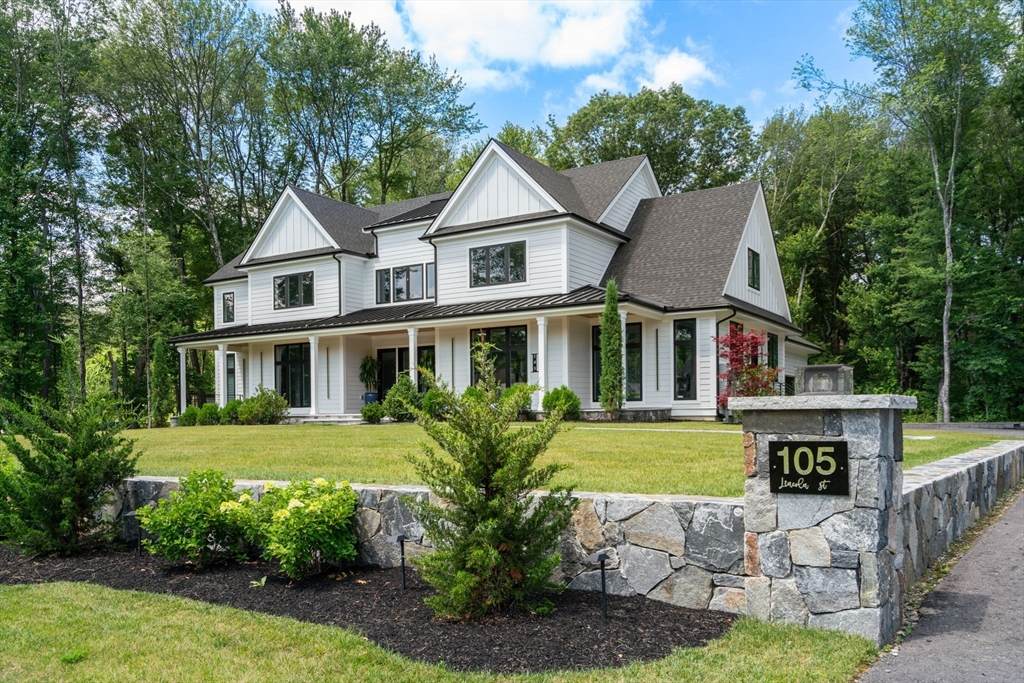 105 Lincoln St - Photo 1