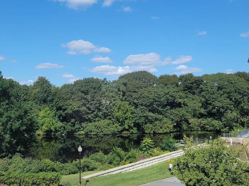 https://bt-photos.global.ssl.fastly.net/mlspin/orig_boomver_1_73402680_2.jpg