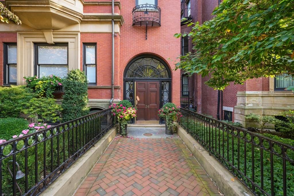 36 Commonwealth Avenue - Photo 1