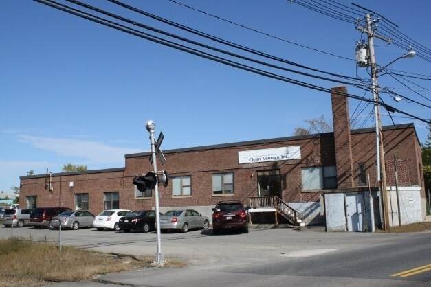138 Leland St - Photo 1
