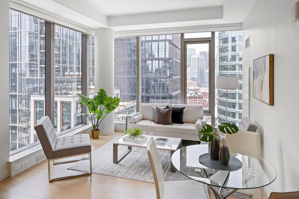 135 Seaport Blvd - Photo 1