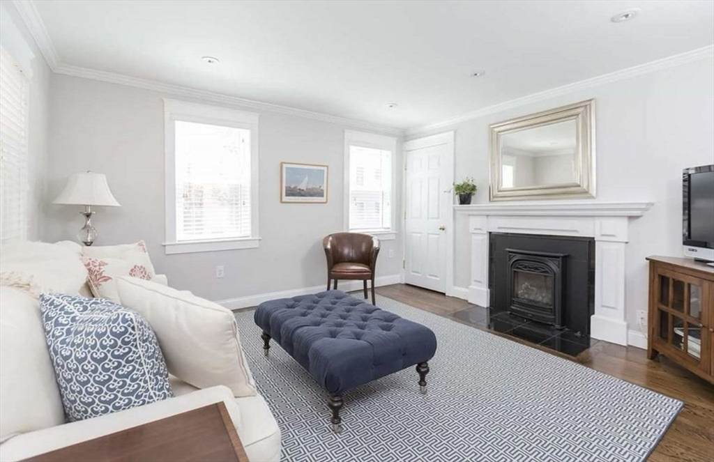 622 E 2nd St - Photo 1