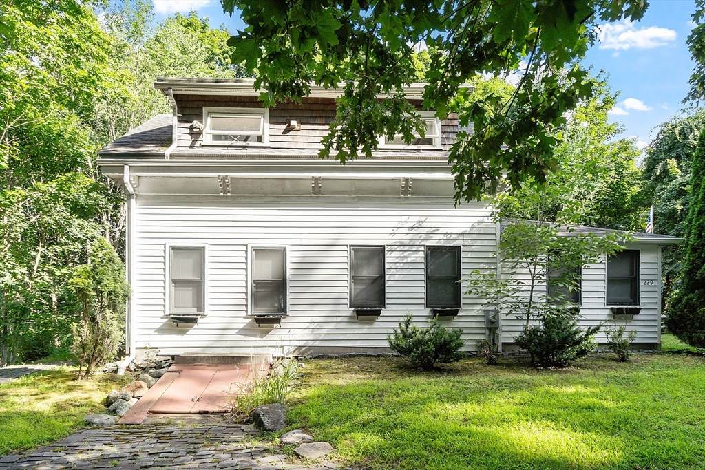 229 Bent St - Photo 1