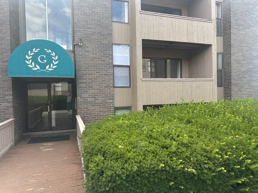 12 Shrewsbury Green Dr - Photo 1