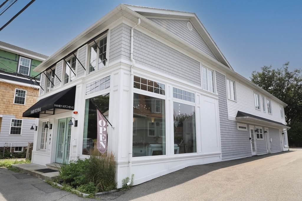 487 Humphrey St - Photo 1