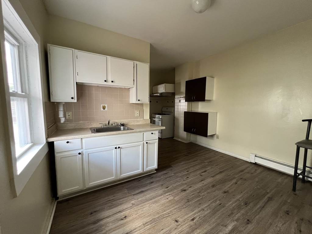 89 Newbury Street - Photo 1