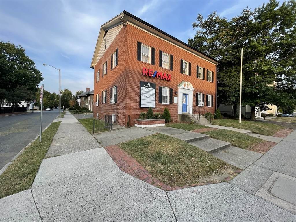 133 Maple St - Photo 1