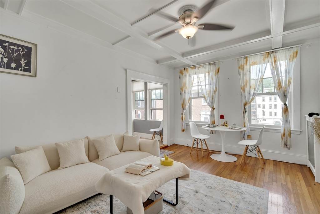 130 Sutherland Rd - Photo 1