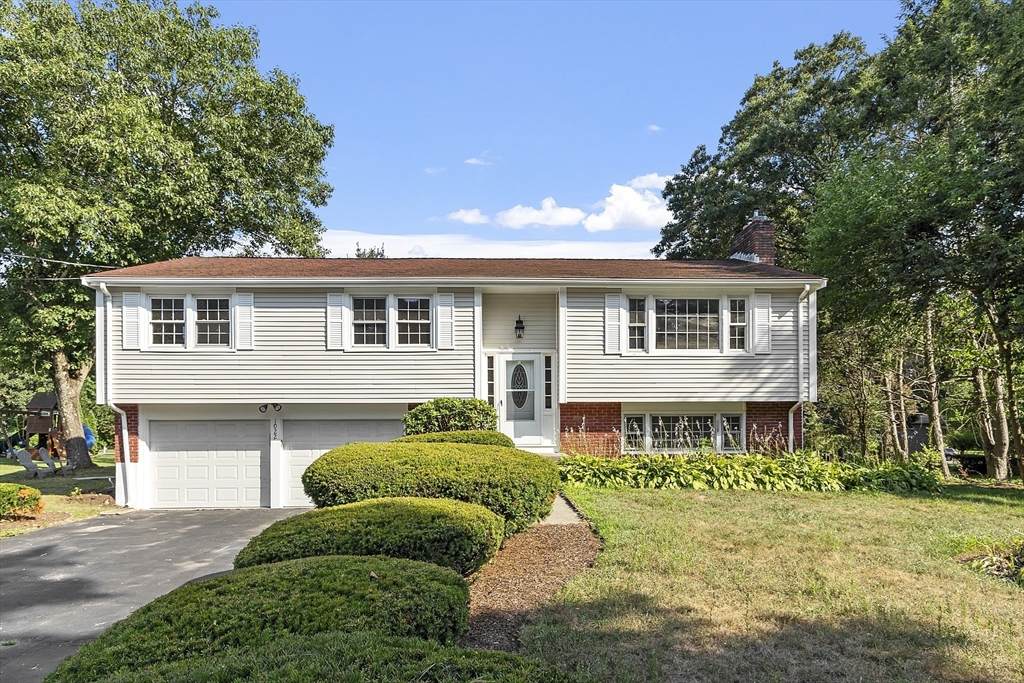 1022 Pleasant St - Photo 1