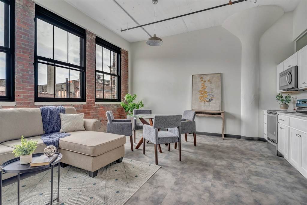 151 Chestnut - Photo 1