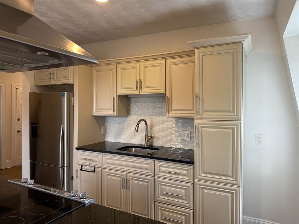 98 Robinwood Ave - Photo 1