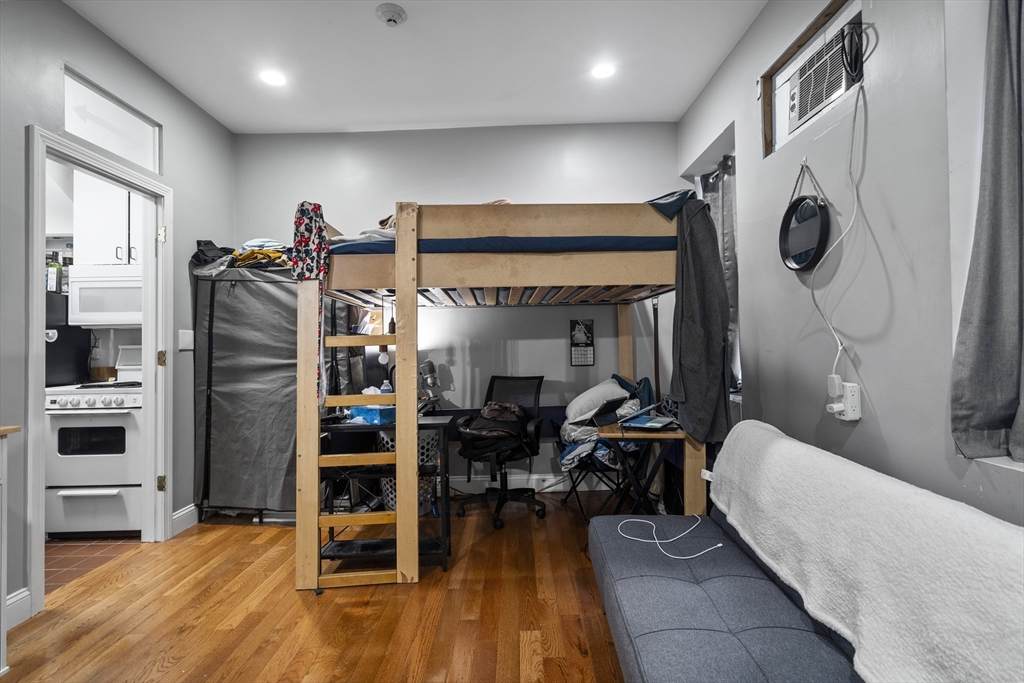 103 W 4th - Photo 1