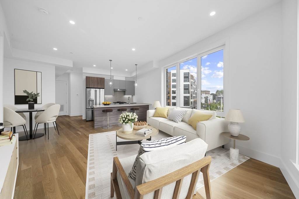 218-220 Old Colony Avenue - Photo 1