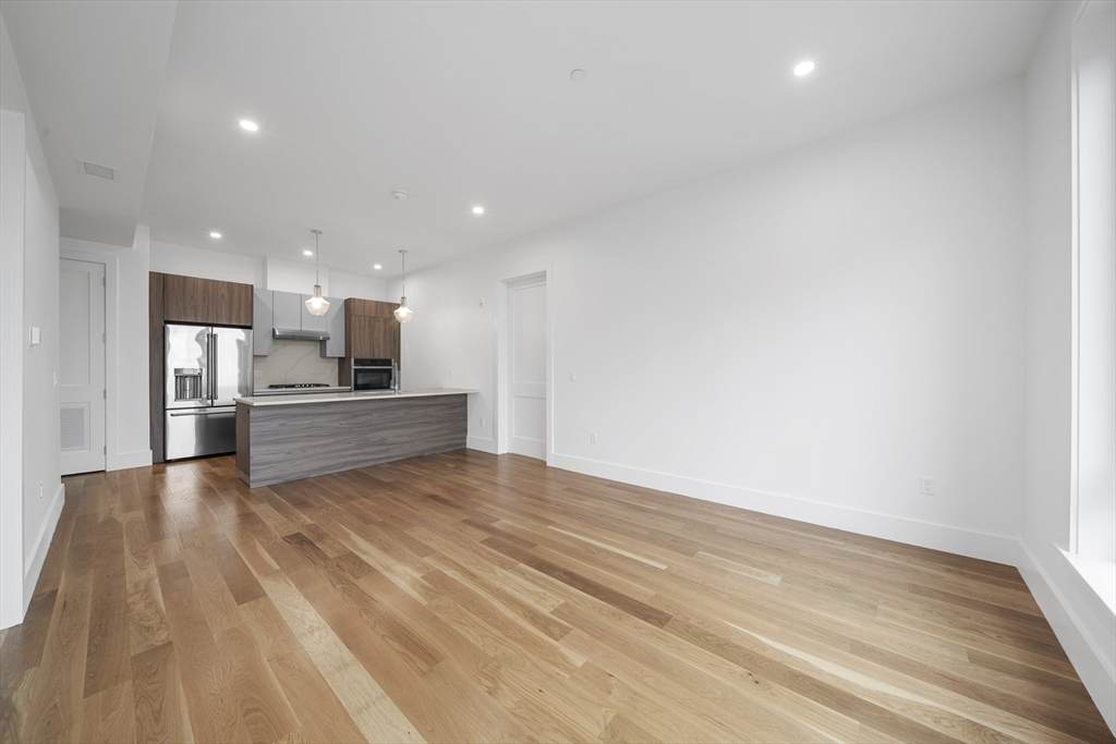 218-220 Old Colony Avenue - Photo 1