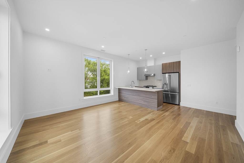 218-220 Old Colony Avenue - Photo 1