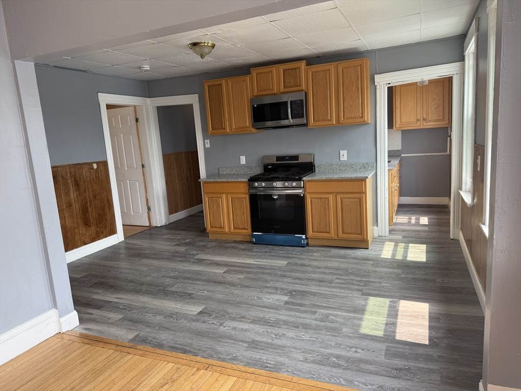 157 Vernon St - Photo 1