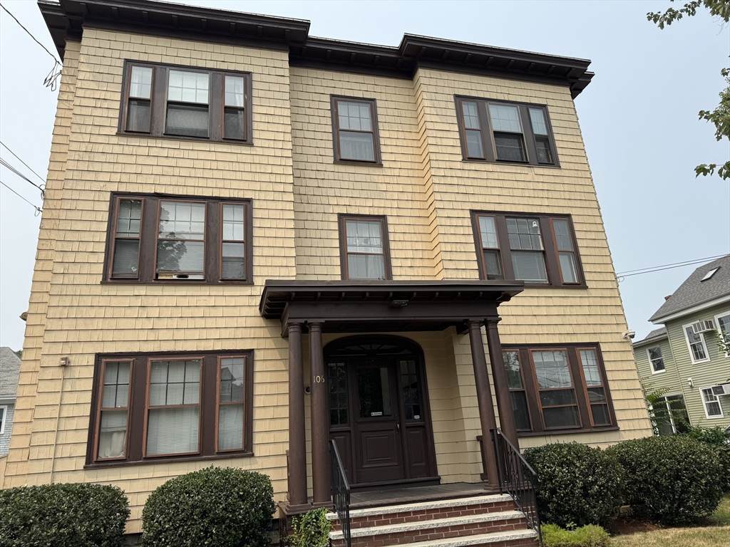 106 Kenoza Avenue - Photo 1