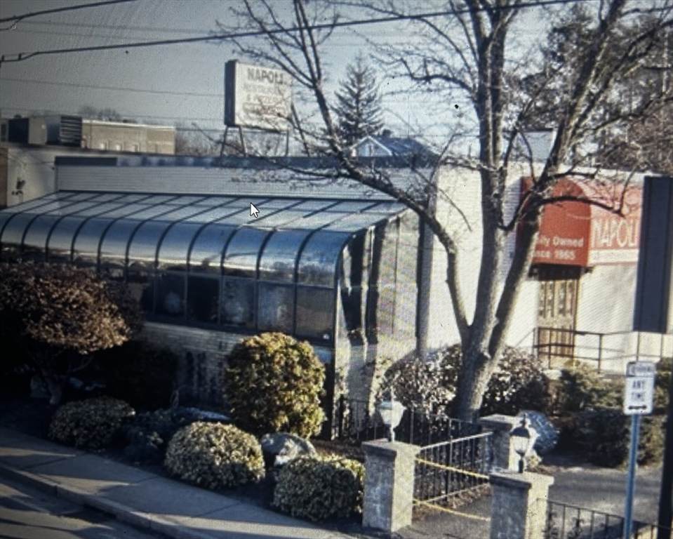 1633 Bay St - Photo 1