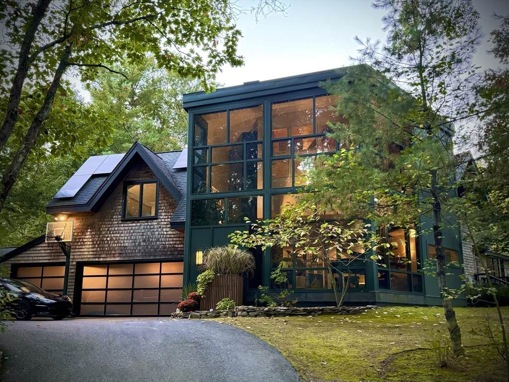 1420 Curve Street - Photo 1