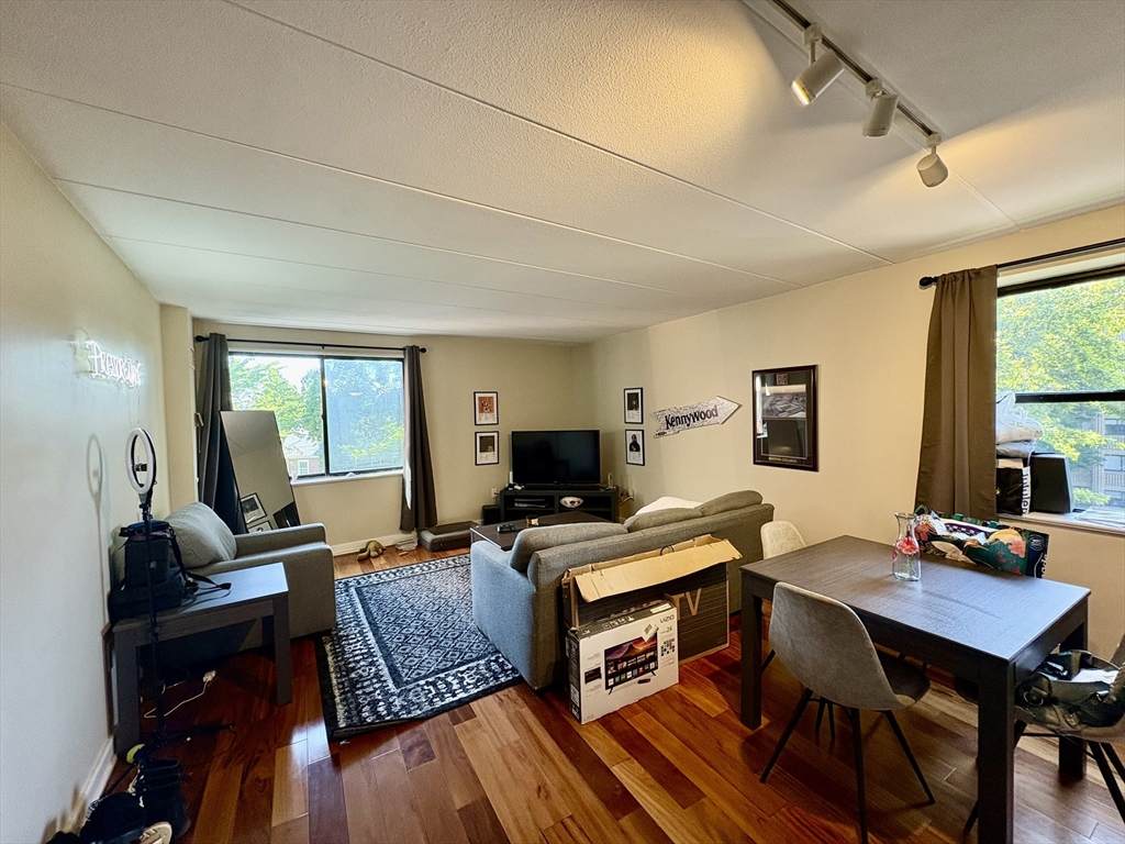 1933 Commonwealth Ave - Photo 1