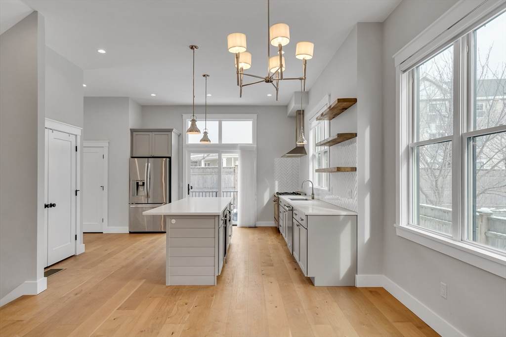 27 Woodbine St - Photo 1