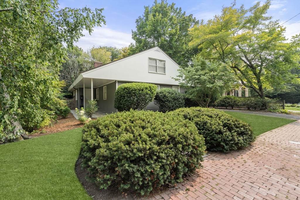 20 Follen Street - Photo 1