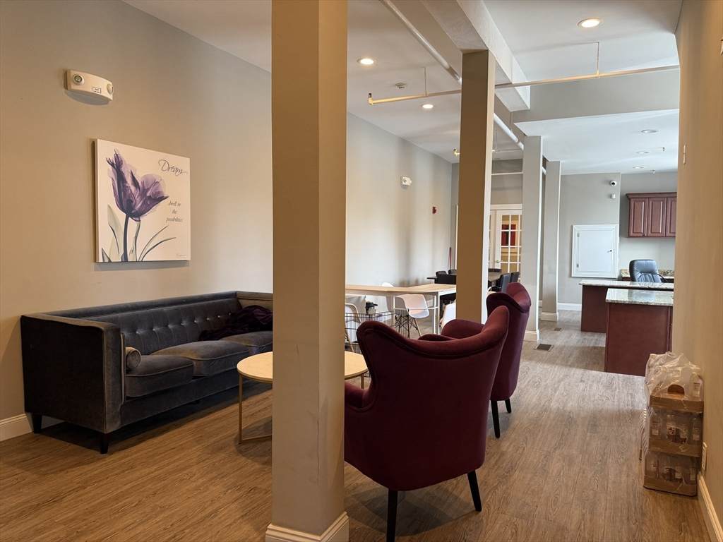 564 Dutton Street - Photo 1