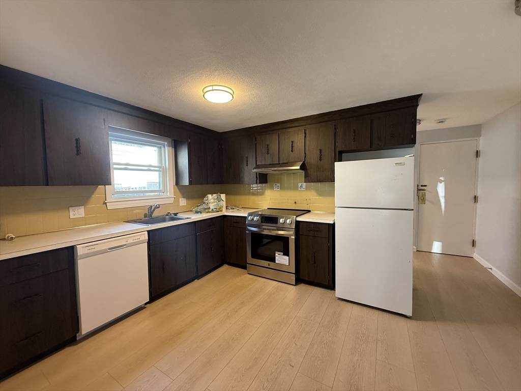 100 Central St - Photo 1