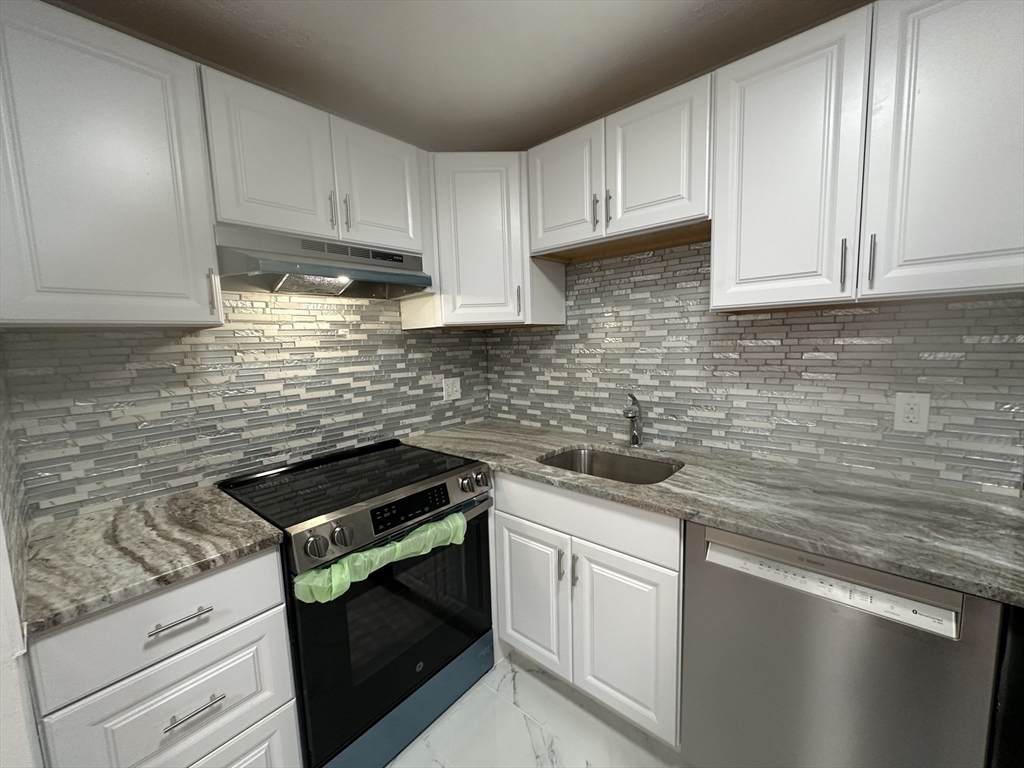 10 Scottfield Rd - Photo 1