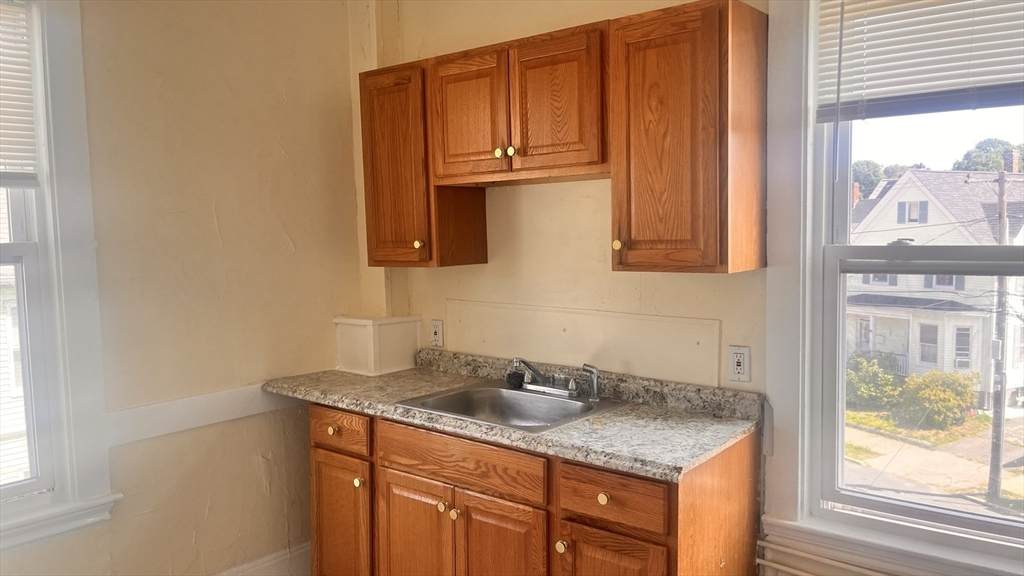 137 Euclid Avenue - Photo 1