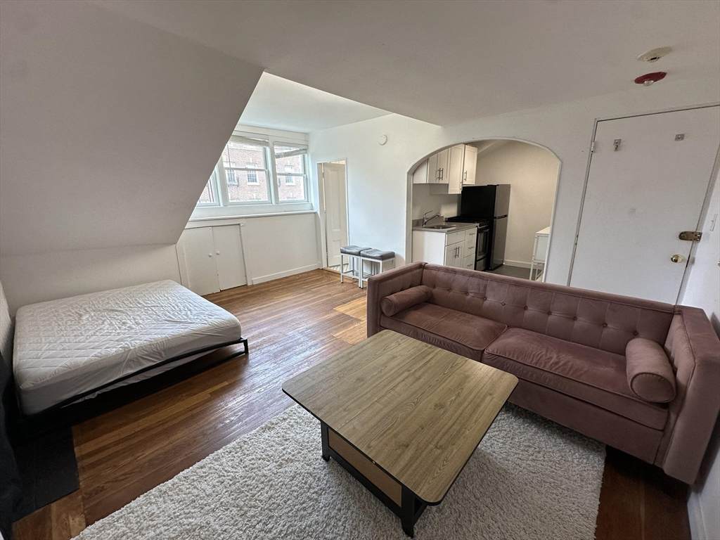 109 Charles Street - Photo 1