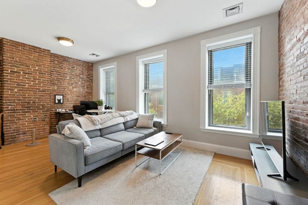 19 Medford St - Photo 1